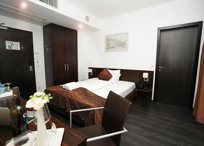 Отель The Atrium 4*