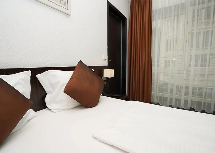 Отель The Atrium 4*