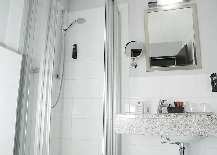 Отель The Atrium 4*